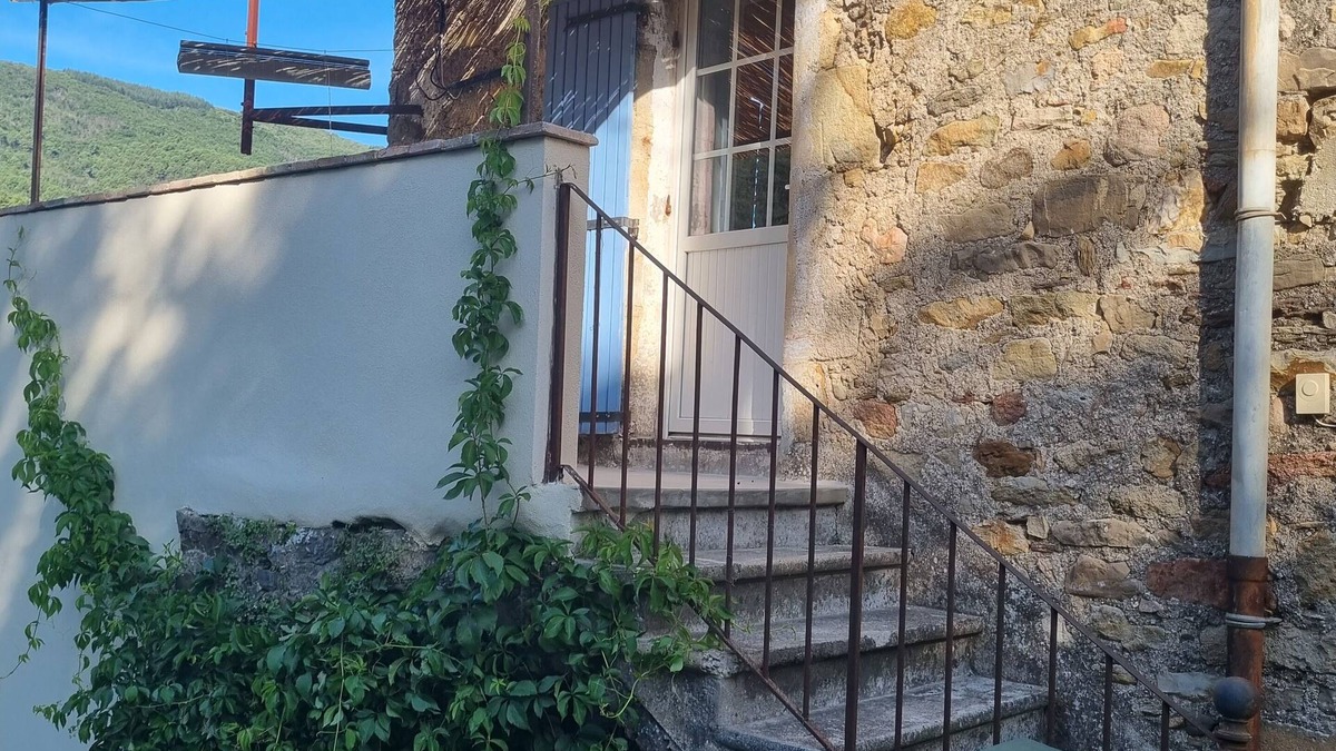 Saint-Florent-sur-Auzonnet Apartment | Gîte de la Tourterelle