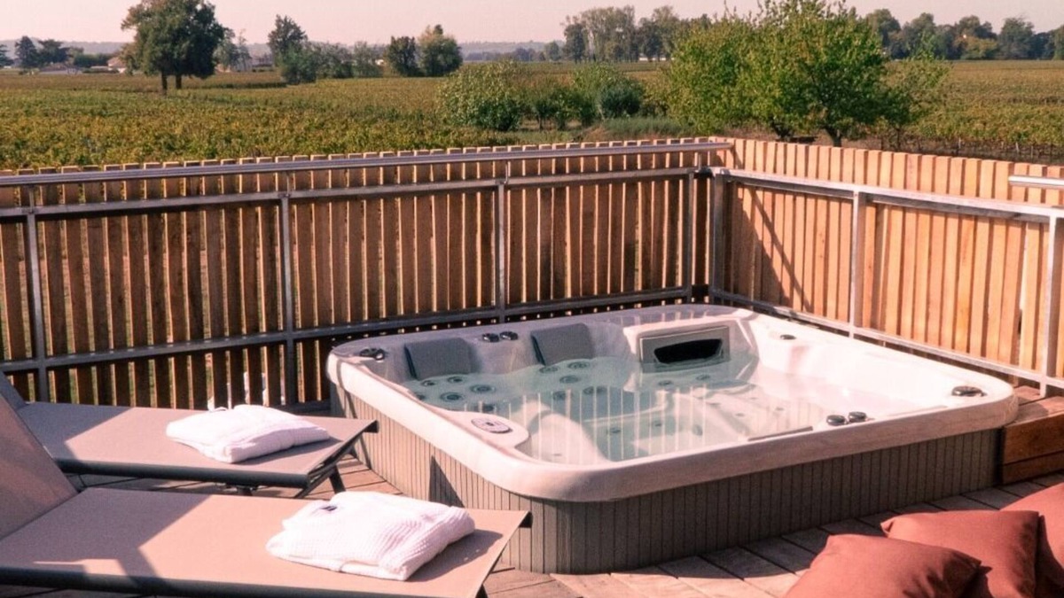 Saint-Sulpice-de-Faleyrens Apartment | Gîte de Charme, vue sur Vignoble