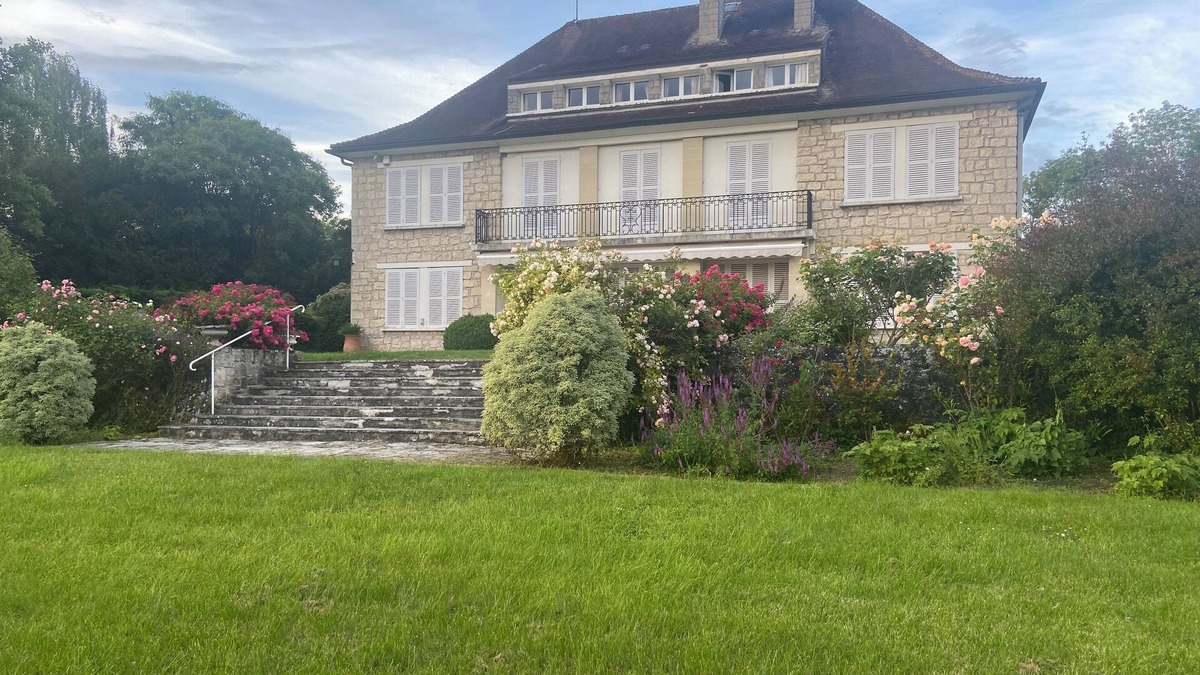 Senlis Apartment | Gîte "Haut Echiquier" 10mn Parc Astérix, 15mn Aéroport Charles de Gaulle.