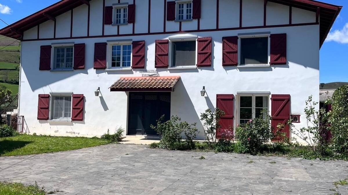 Saint-Esteben Apartment | Gîte in country house