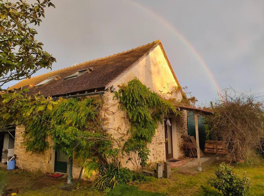 Yvre-l'Eveque House | Gîte indépendant avec grand parking extérieur