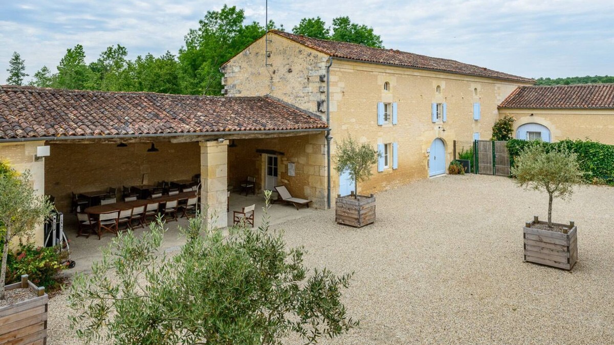 Cherves-Richemont House | Gîte Iris in Cognac country.