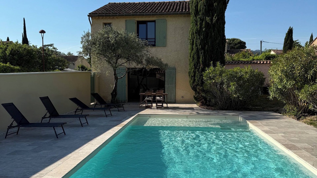 Aubignan House | Gîte Juno: charming Provencal gîte with swimming pool