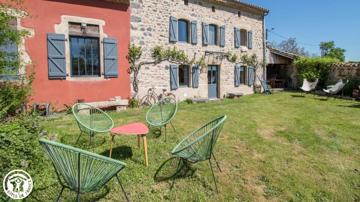 Egliseneuve-des-Liards House | Gîte Lécole des Filles