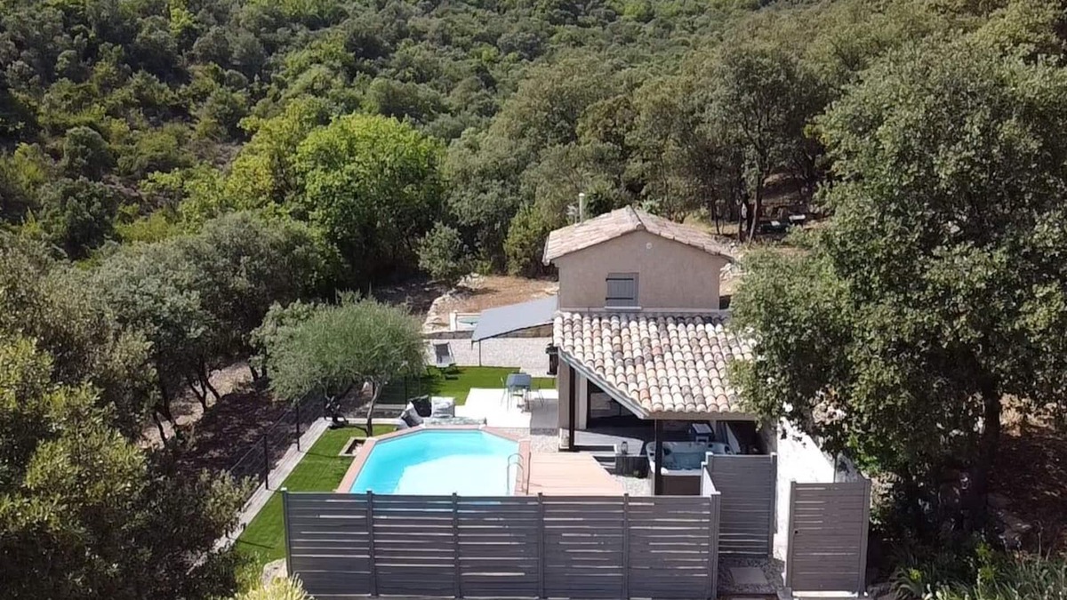 Laval-Pradel Cottage | Gîte L'escapade, Piscine et spa Privés !