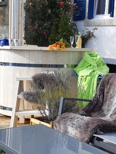 Les Fontenelles House | Gîte La Fabrique , spa et bain nordique , prêt de raquettes des neiges