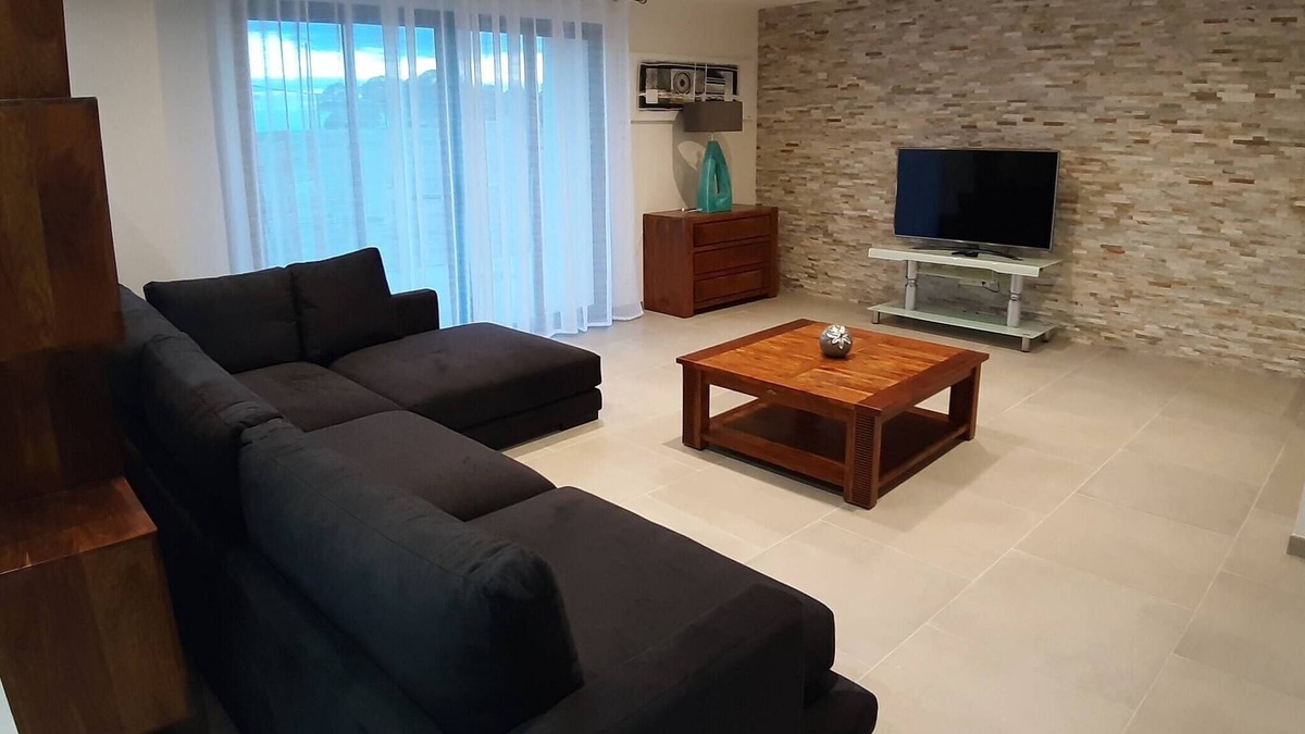 Othis Apartment | Gîte "la Grange" 6 people, 3 bedrooms, 2 bathrooms, near Roissy