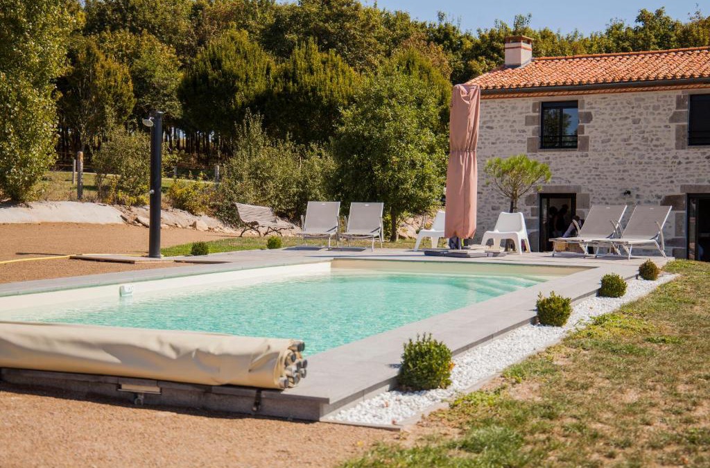Mortagne-sur-Sevre House | Gîte "La Grange" 5 personnes proche du Puy du Fou avec piscine