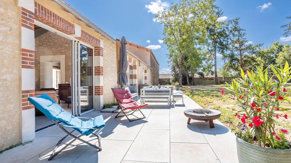 Sainte-Cecile Cottage | Gîte 'La Longère Near Puy du Fou' with Private Terrace, Shared Garden and Wi-Fi