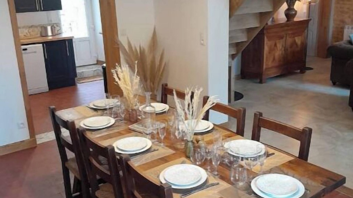 Veaugues House | "Gîte La Maison Family" beautiful garden near sancerre ideal for families