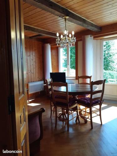 Les Fontenelles House | Gîte La petite maison horlogère jacuzzi & sauna , prêt de raquettes des neiges