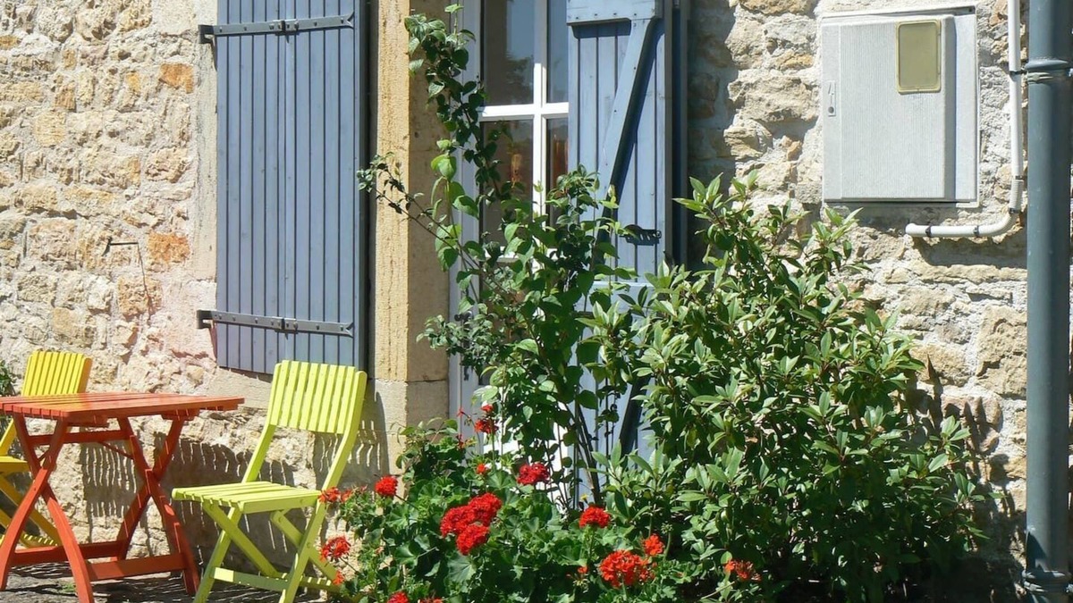 Saint-Laurent-la-Roche House | Gîte "La Varine"