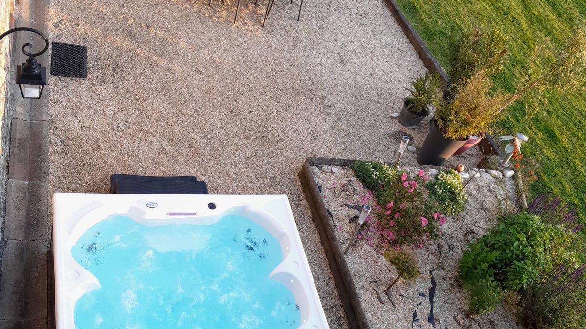 Formigny Cottage | Gîte Le Clos Du Bonheur 11/13 Personnes Proche Omaha Beach