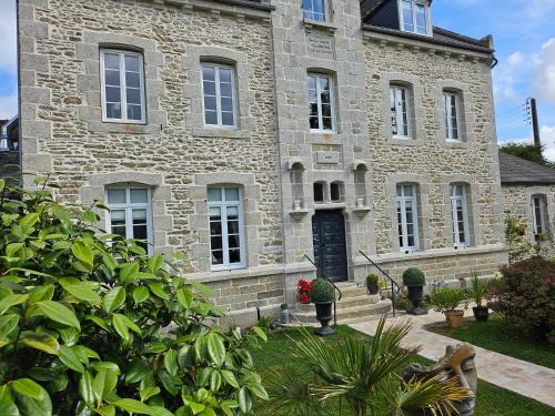 Lanhouarneau Apartment | GÎTE Le Parisien Appartement privé en Duplex avec accès jacuzzi à 10min des plages