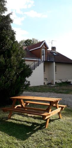 Sainte-Menehould Apartment | Gîte Les Chevaliers fous