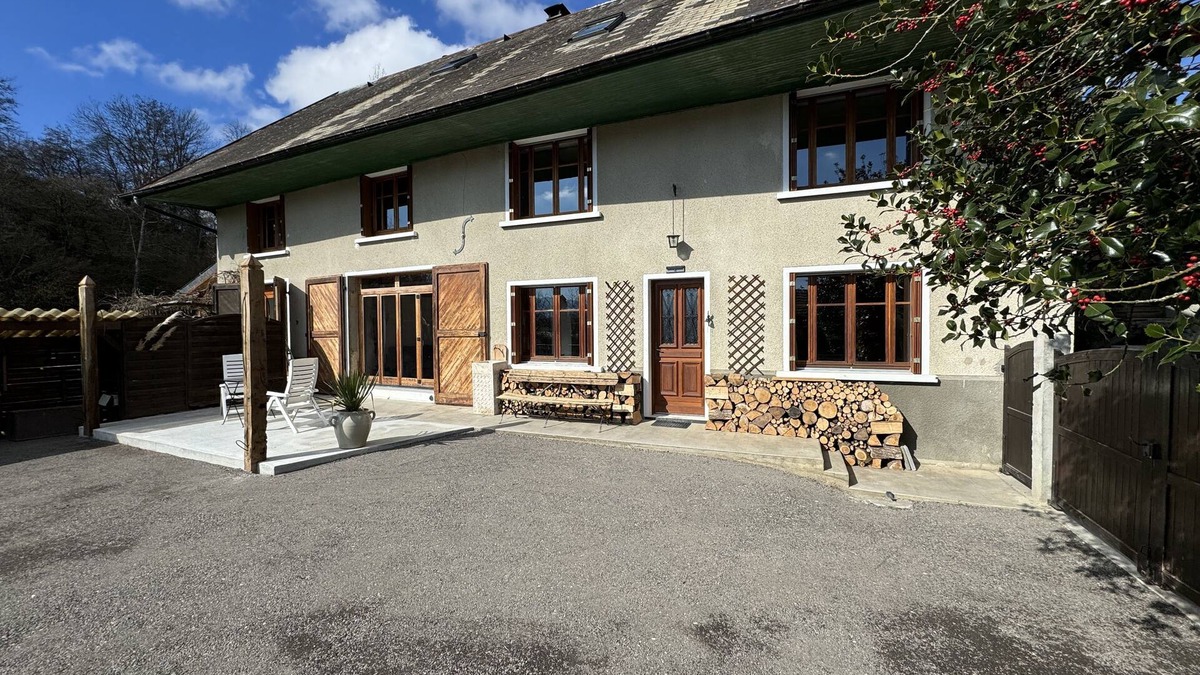 Vaulx House | Gîte " Les Sources" Maison de Campagne 20mins D'annecy