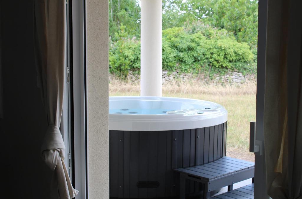 Fontenay-le-Comte House | Gîte Lou, Gîte famille et bien être avec jacuzzi