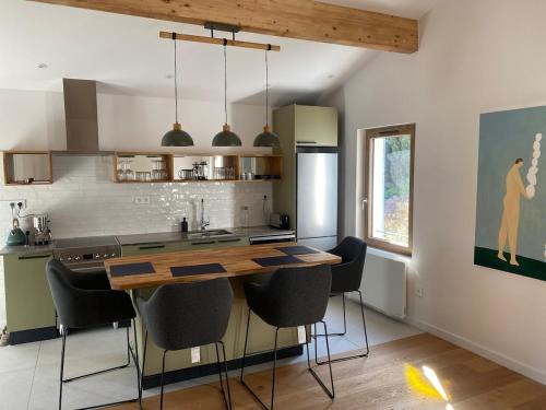 Rouffiac-des-Corbieres House | Gîte lumineux avec jardin, vue sur Peyrepertuse