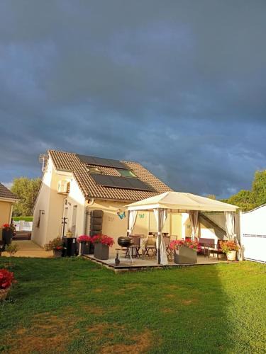 Nebouzat Villa | gîte m et m