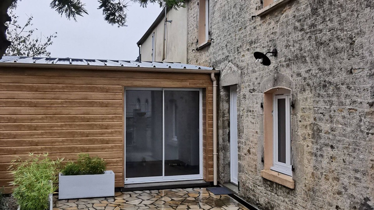 Chef-du-Pont House | Gîte - Maison de Ville Avec Cours Privée