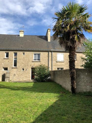 Valognes House | Gîte Manava - grande maison avec jardin en centre ville