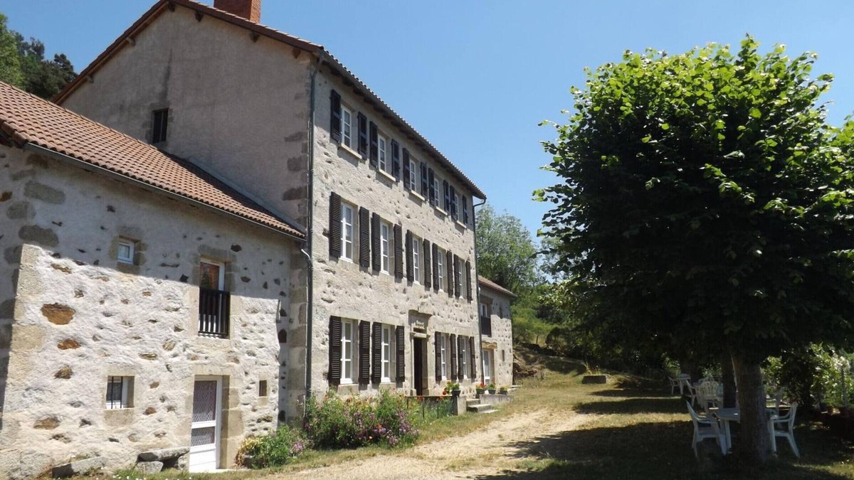 Lorcieres Cottage | Gîte Margeride 2 pers, pets allowed, TV, BBQ, kitchen, optional sheets