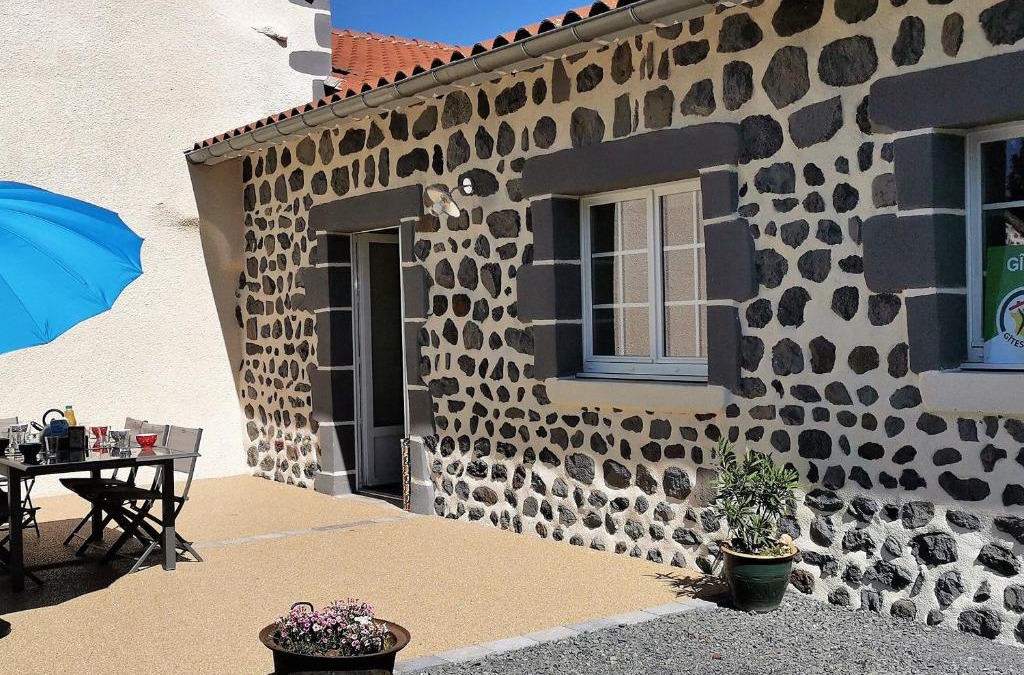 Arlempdes House | Gîte moderne à Arlempdes: spa, terrasse, grands espaces et visites culturelles - FR-1-582-107