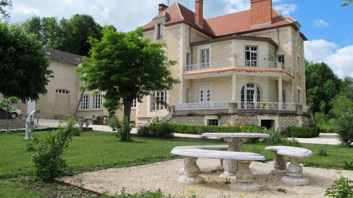 Saint-Martial-d'Albarede Apartment | Gîte Moderne de Deux Chambres