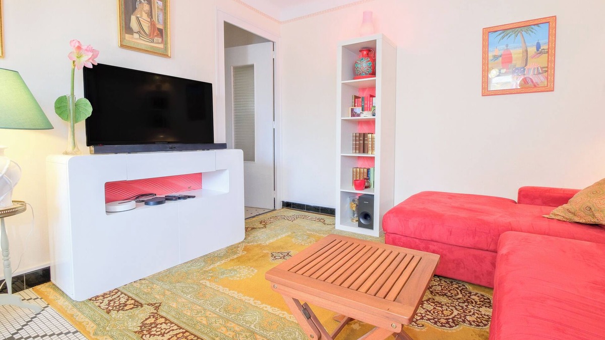 Boulazac-Isle-Manoire Apartment | Gîte Monplaisir, cosy with private garden