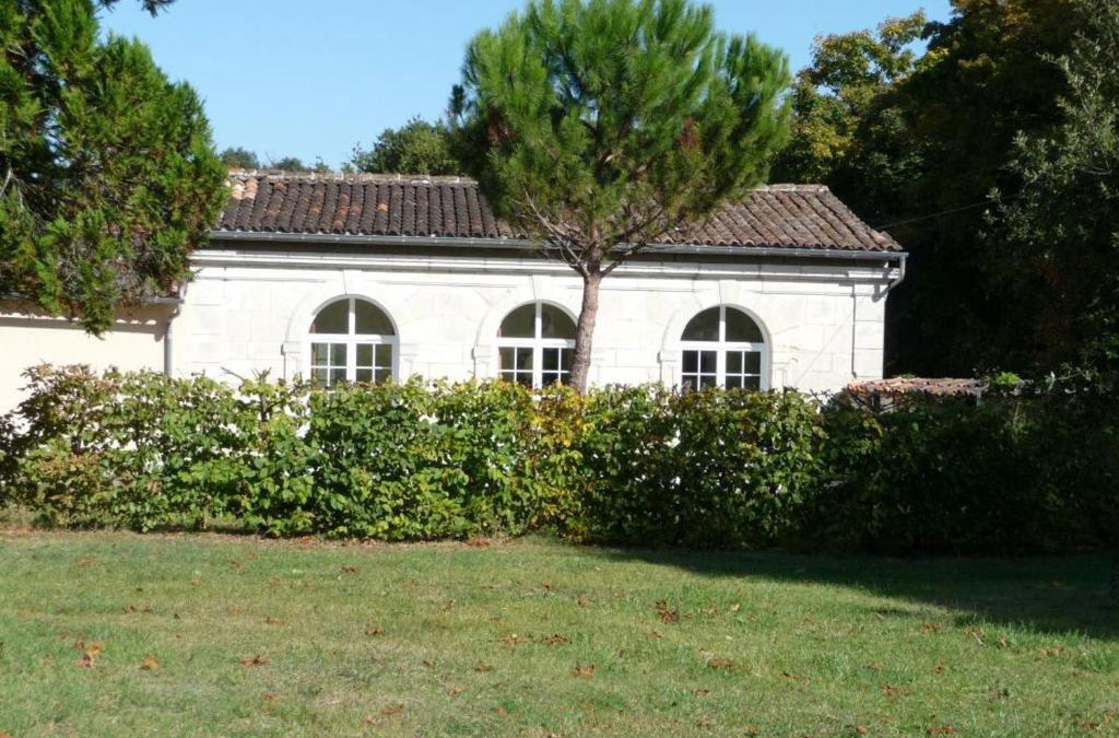 Cognac House | Gîte paisible avec jardins privatifs à Cognac, proche des sentiers de randonnée, animaux acceptés - FR-1-653-178