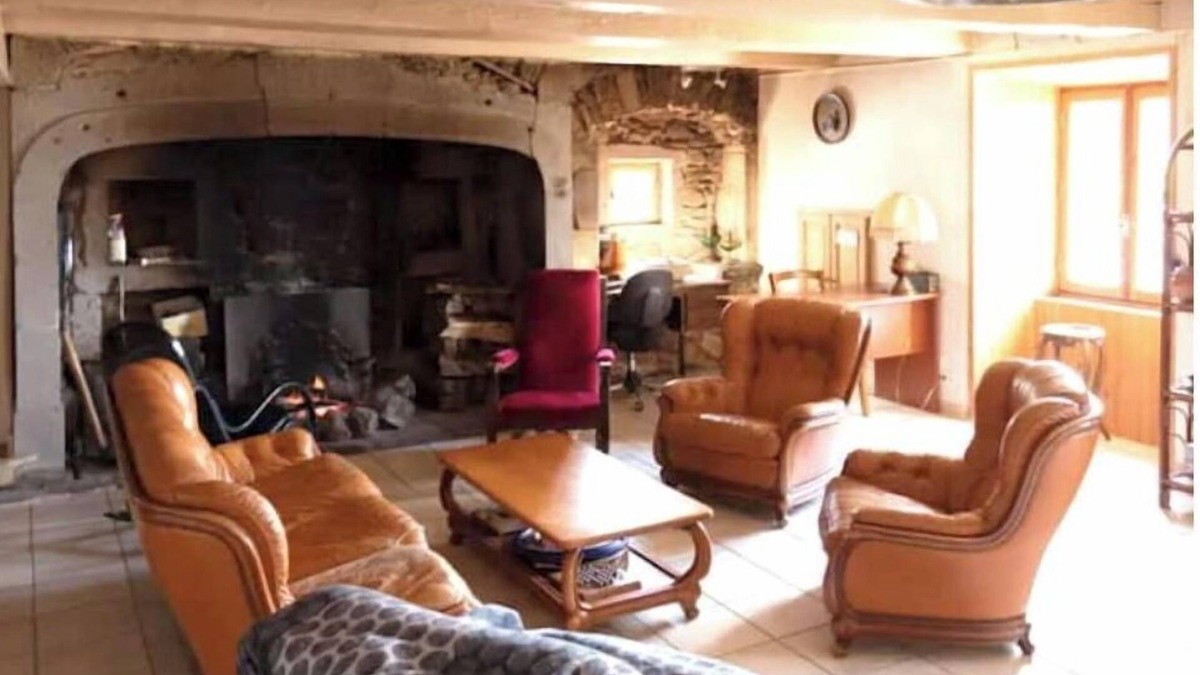 Chastreix House | Gîte Pour 16 à 18 Personnes de 1823 Grande Cheminée Fonctionnelle