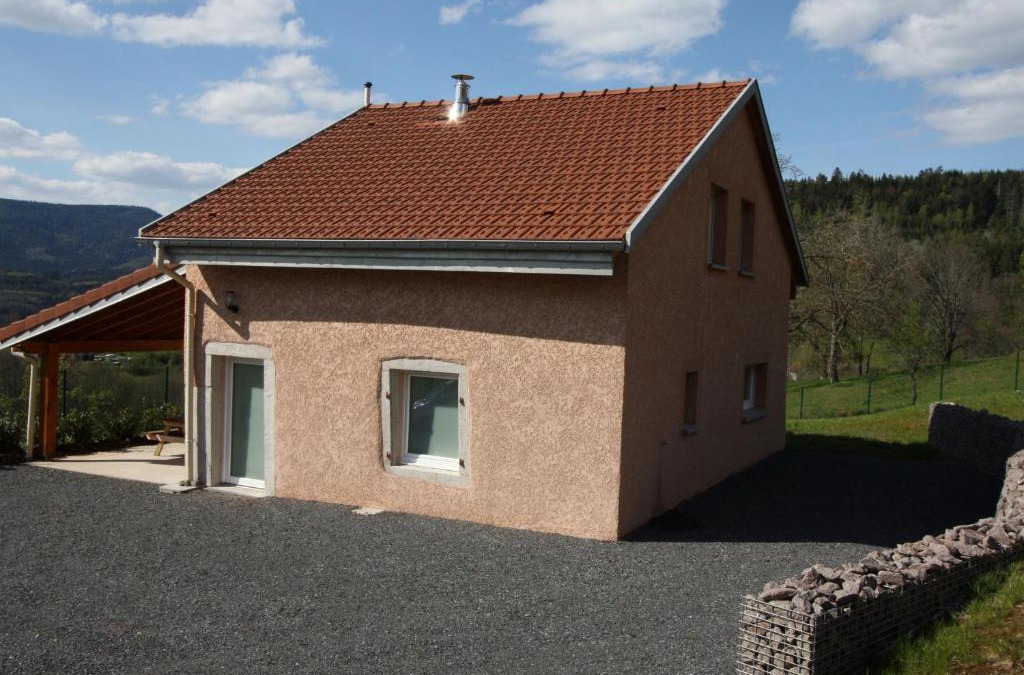 Combrimont House | Gîte pour 4 avec terrasse couverte, parking privé et animaux acceptés - FR-1-589-367