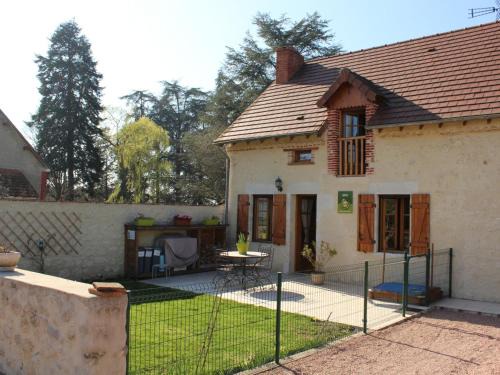 Barberier House | Gîte rénové avec cheminée, terrasse et jardin, proche de St Pourçain, idéal pour familles et animaux - FR-1-489-138