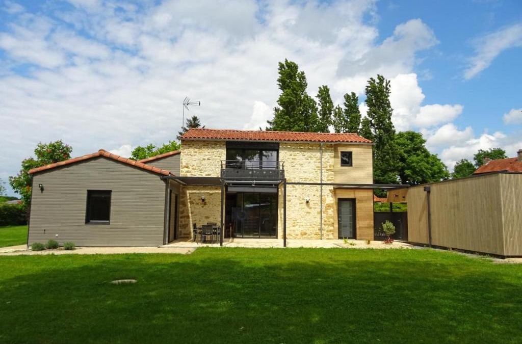 Bourneau House | Gîte rénové avec jardin et terrasse près de Thiré, festival de musique baroque, idéal pour familles - FR-1-426-538