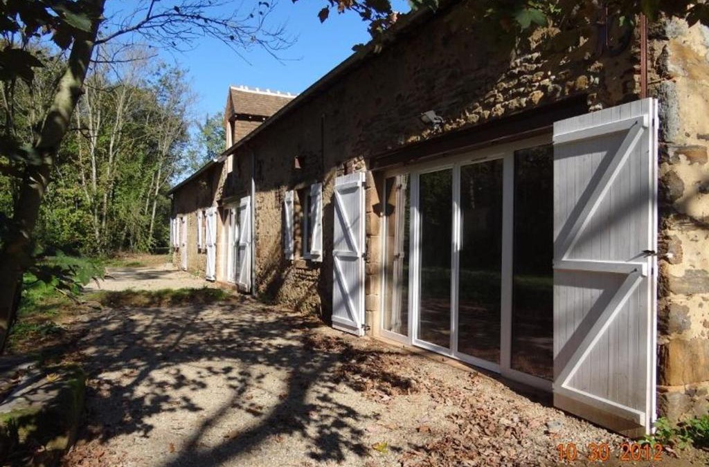 La Bazoge House | Gîte rénové en pleine campagne près du Mans : 5 chambres, terrasse, barbecue, accès Paris facile - FR-1-410-213