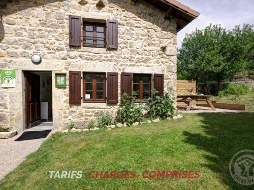 La Chapelle-en-Lafaye Apartment | Gîte rénové en pierres au cœur du Haut Forez avec terrasse et randonnées à proximité - FR-1-496-59