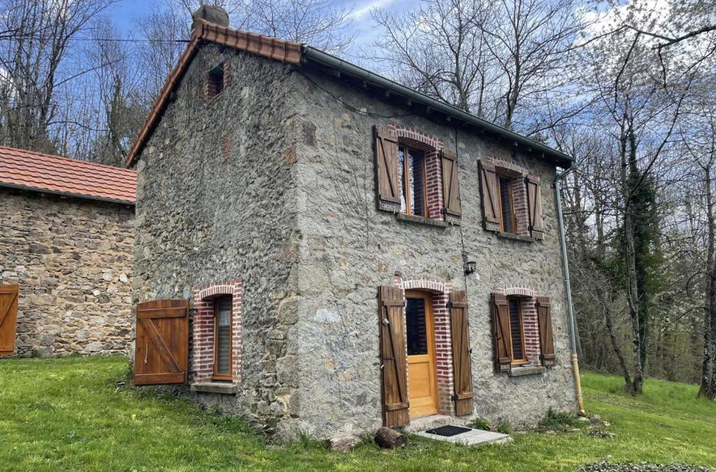 Chatel-Montagne House | Gîte romantique en pleine nature avec étang privatif et cheminée - FR-1-489-447