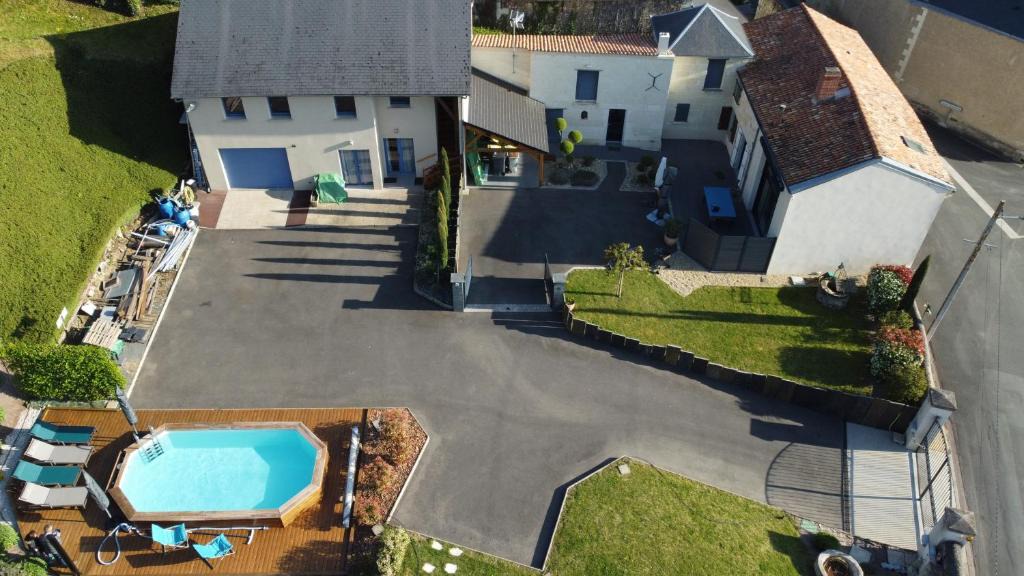 Montreuil-Bellay Apartment | Gîte Ruelle aux Vaches - Avec piscine partagée
