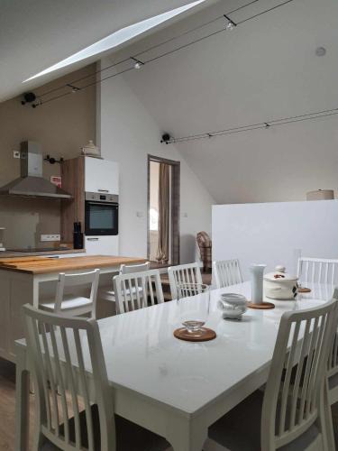 Ciergnon House | Gîte rural 3 épis "Aux Pieds des Ar'den" - chambre 1 isolée et chambre 2 dans hall de nuit - 34 rue du Château à 5564 Wanlin - 4 adultes et 2 enfants