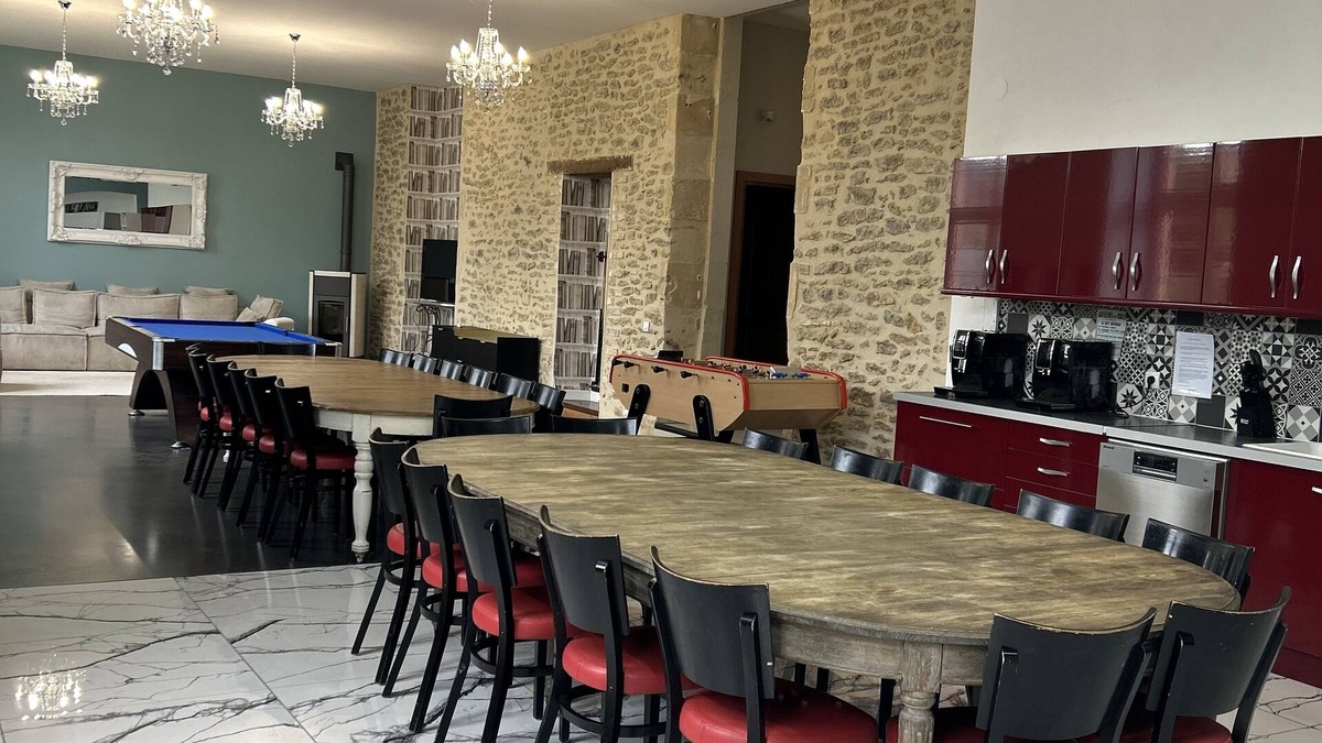 Ballon-Saint-Mars House | Gîte sleeps 26 (Ancienne Ecole)