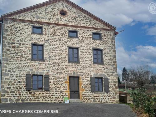 Le Crozet House | Gîte spacieux au Crozet - Animaux acceptés et WiFi - FR-1-496-341
