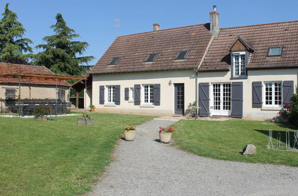 Sarzay House | Gîte spacieux en pleine nature avec grand jardin, activités extérieures, proche sites historiques et commerces - FR-1-591-185