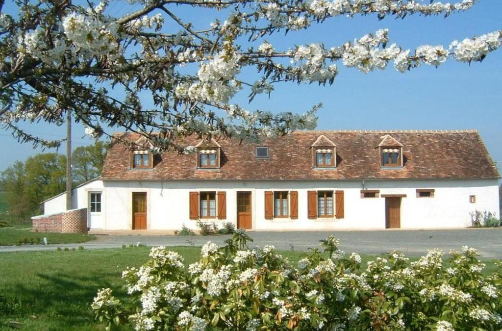 Chaufour-Notre-Dame House | Gîte spacieux et paisible près du Mans avec grand terrain, 15 couchages, ping-pong et WIFI - FR-1-410-178