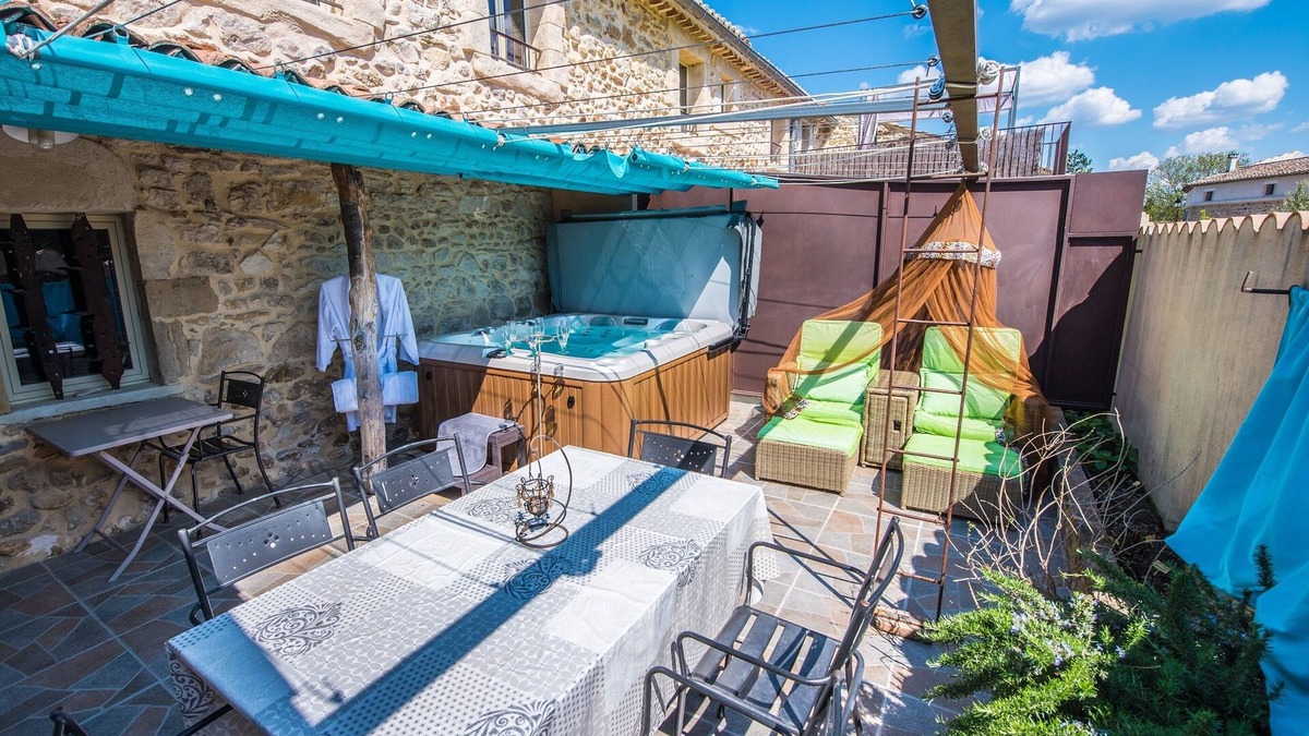 Allegre Les Fumades House | Gîte Standing Avec Jacuzzi Privatif