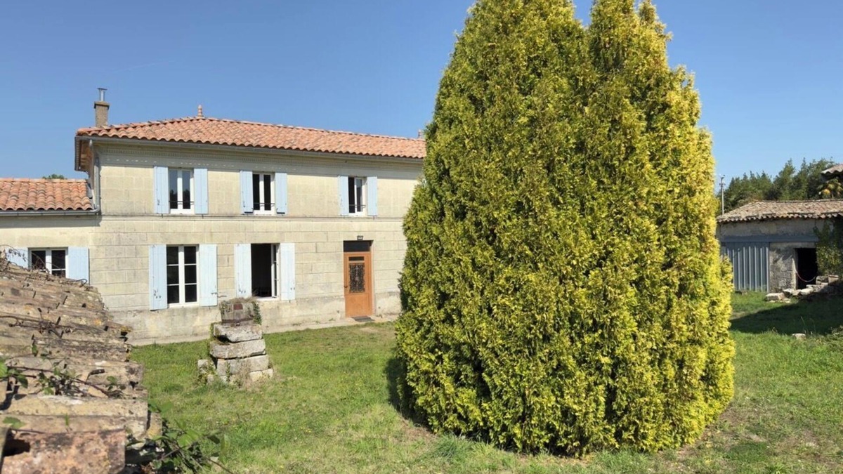 Saint-Yzan-de-Soudiac House | Gîte Terre d'Yzan - Large country house