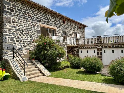 Seneujols House | Gîte tout inclus avec terrasse, jardin et parkings, proche Puy-en-Velay et chemins de randonnée. - FR-1-582-323
