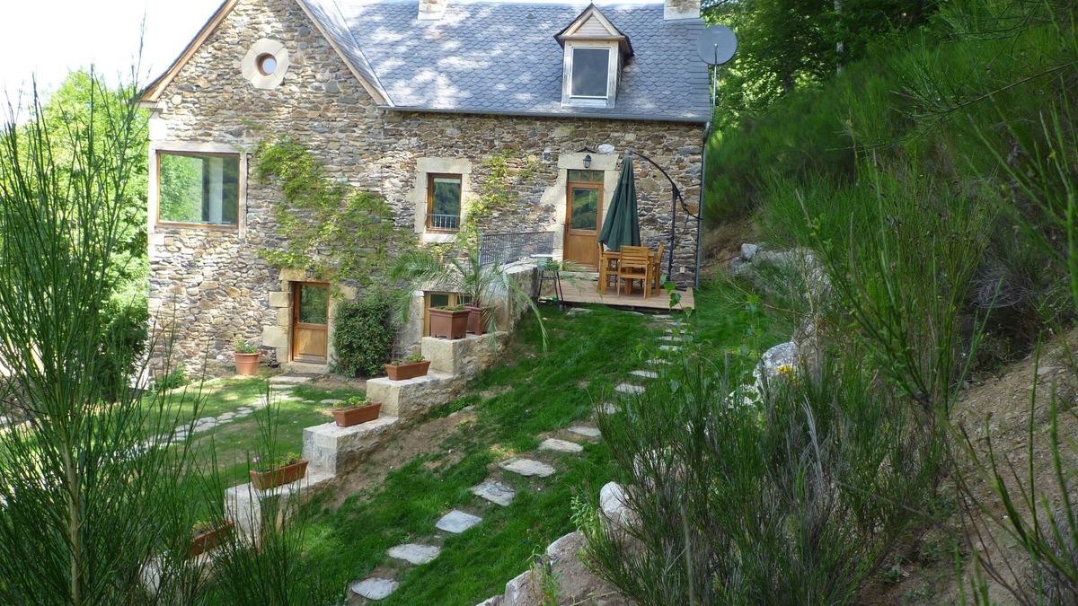 Sainte-Eulalie-d'Olt House | Gîtes des louzets full nature traditional Aveyronnaise stone house