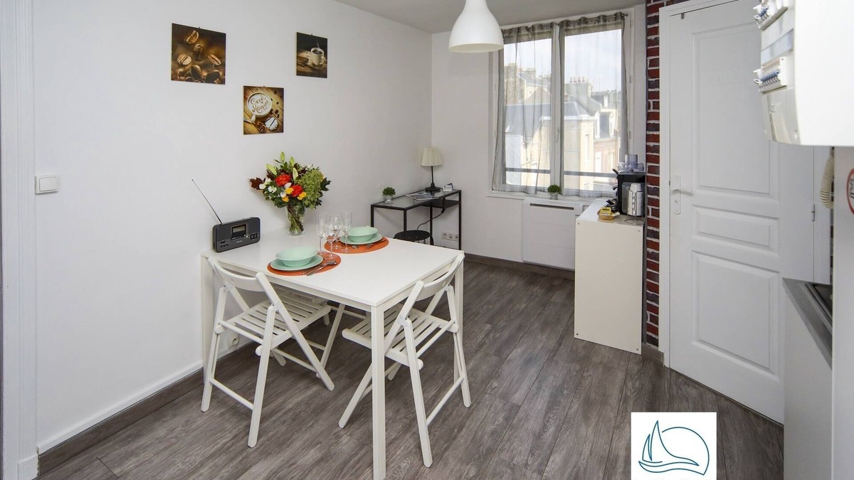 Anatole France Danton Apartment | Gîtes Havrais - Gîte Tellier - Old Center - Apartment with garden