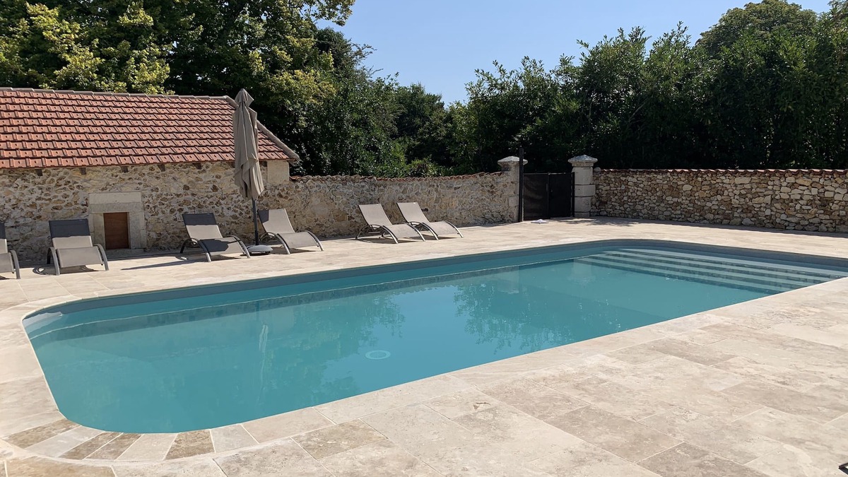 Bourrou House | Gîtes of the Château de Monciaux: Gîte des Pommiers1 room, tennis, swimming pool