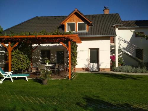 Tiszaug Apartment | Gólya Vendégház